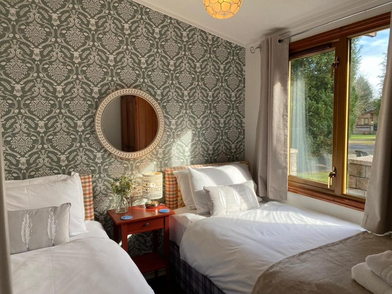 Walled Garden Lodges Loch Lomond Balloch Extérieur photo