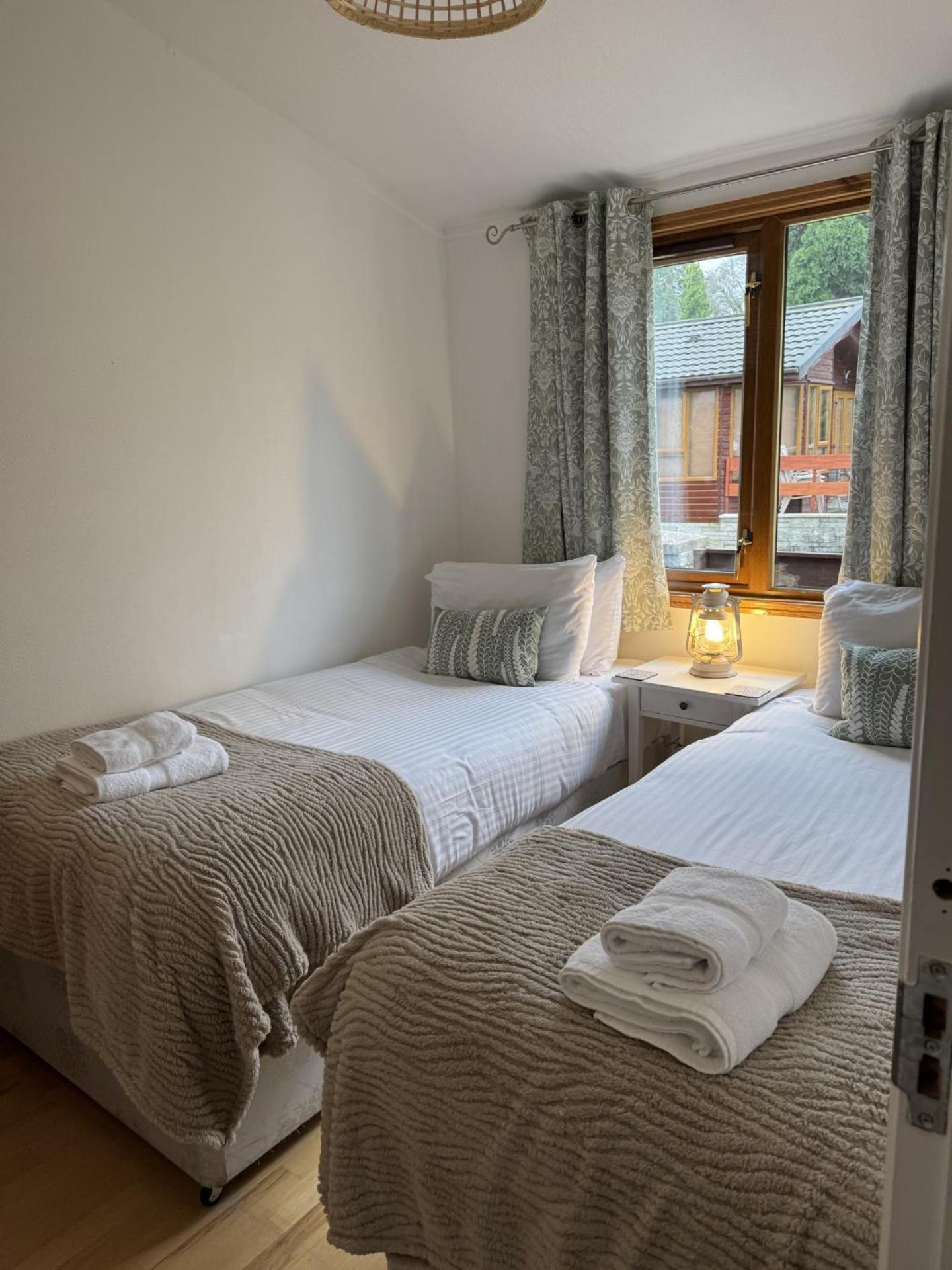 Walled Garden Lodges Loch Lomond Balloch Extérieur photo